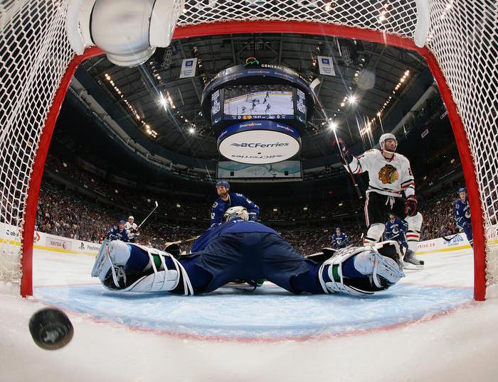 hawks beat nucks.JPG (90 KB)